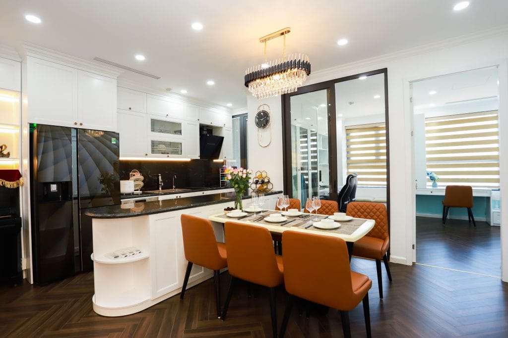 Thiết kế nội thất phòng bếp với tủ có bàn đảo