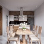 THIẾT KẾ NỘI THẤT PHÒNG BẾP TRONG NHÀ LIỀN KỀ VỚI GỖ ÓC CHÓ CAO CẤP